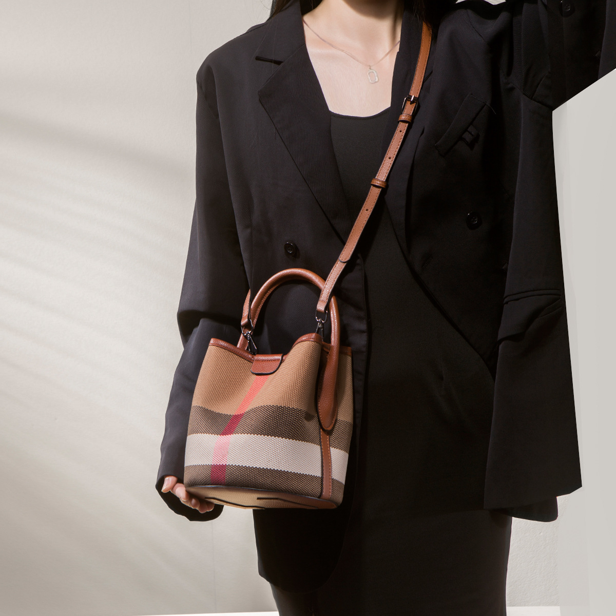 حقيبة حفاضات بتصميم بسيط وعصري - مراجعة Leather Work Womens Backpack وسعره